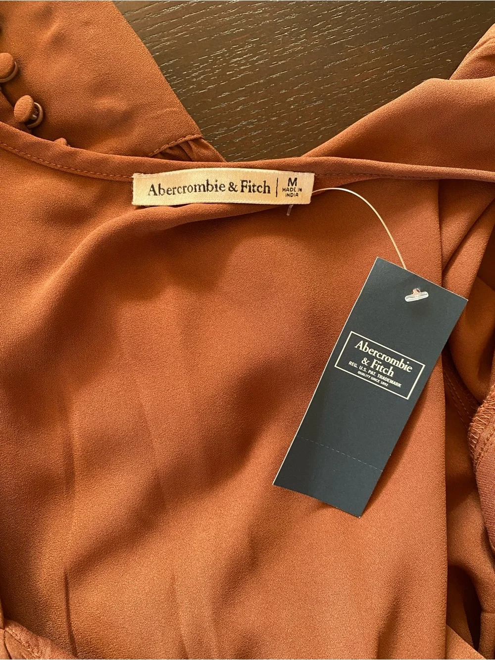NWT Abercrombie & Fitch Button-Front Puff-Sleeve Blouse in Rust Brown - size m